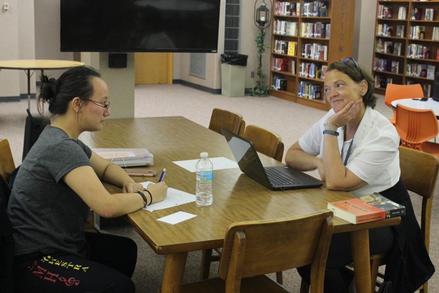Senior Elena Mark and AP Literature and Composition teacher, Corin Sailor work together in the library after school on Thursday, Sept. 12. Elkhart Memorial offers a unique tutoring program where teachers are available after school in the library on Tuesdays, Wednesdays, and Thursdays until 4:00 p.m.