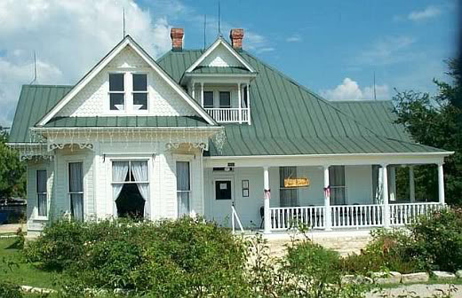 The restaurant which was formerly the house where "The Texas Chain Saw Massacre" (1974) was filmed. The house was moved to Kingsland from the area near Round Rock, Texas where it was located when the movie was filmed. Photo courtesy of Austex Wikimedia Commons-No changes made. https://creativecommons.org/licenses/by-sa/3.0/deed.en