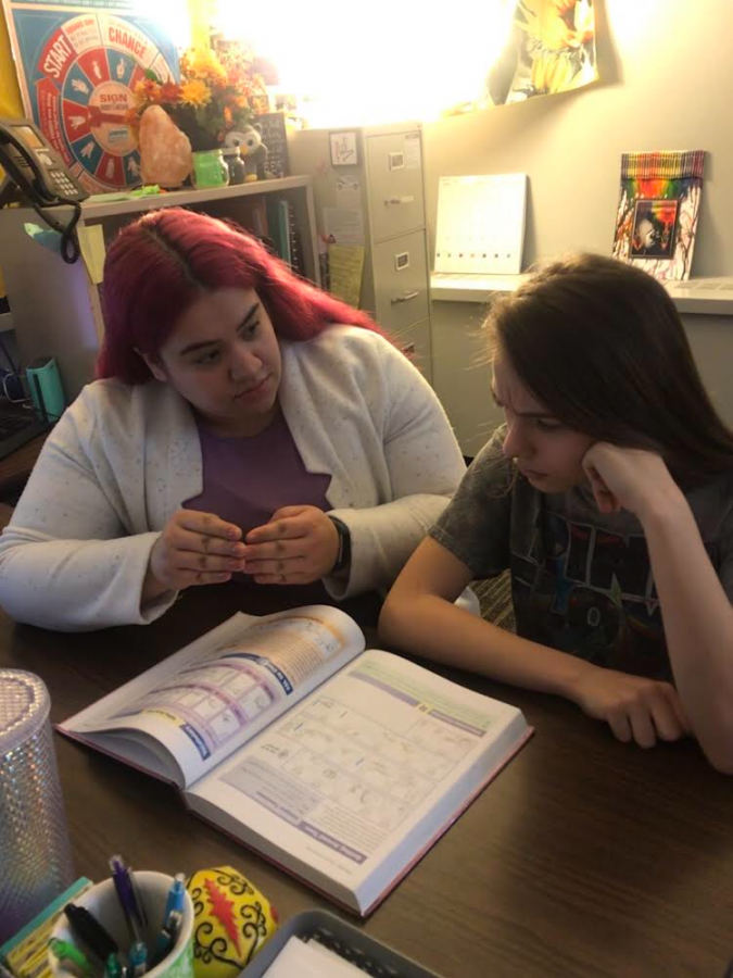 ASL teacher, Larissa McFarland works with sophomore Shawndi Snider. Monday, March 9 in Room A135.